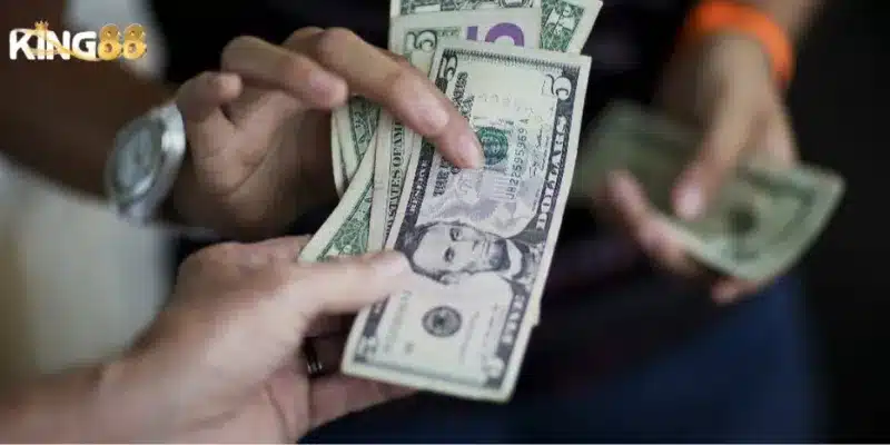 Mơ thấy được cho tiền đánh con gì? Đề xuất các con số may mắn